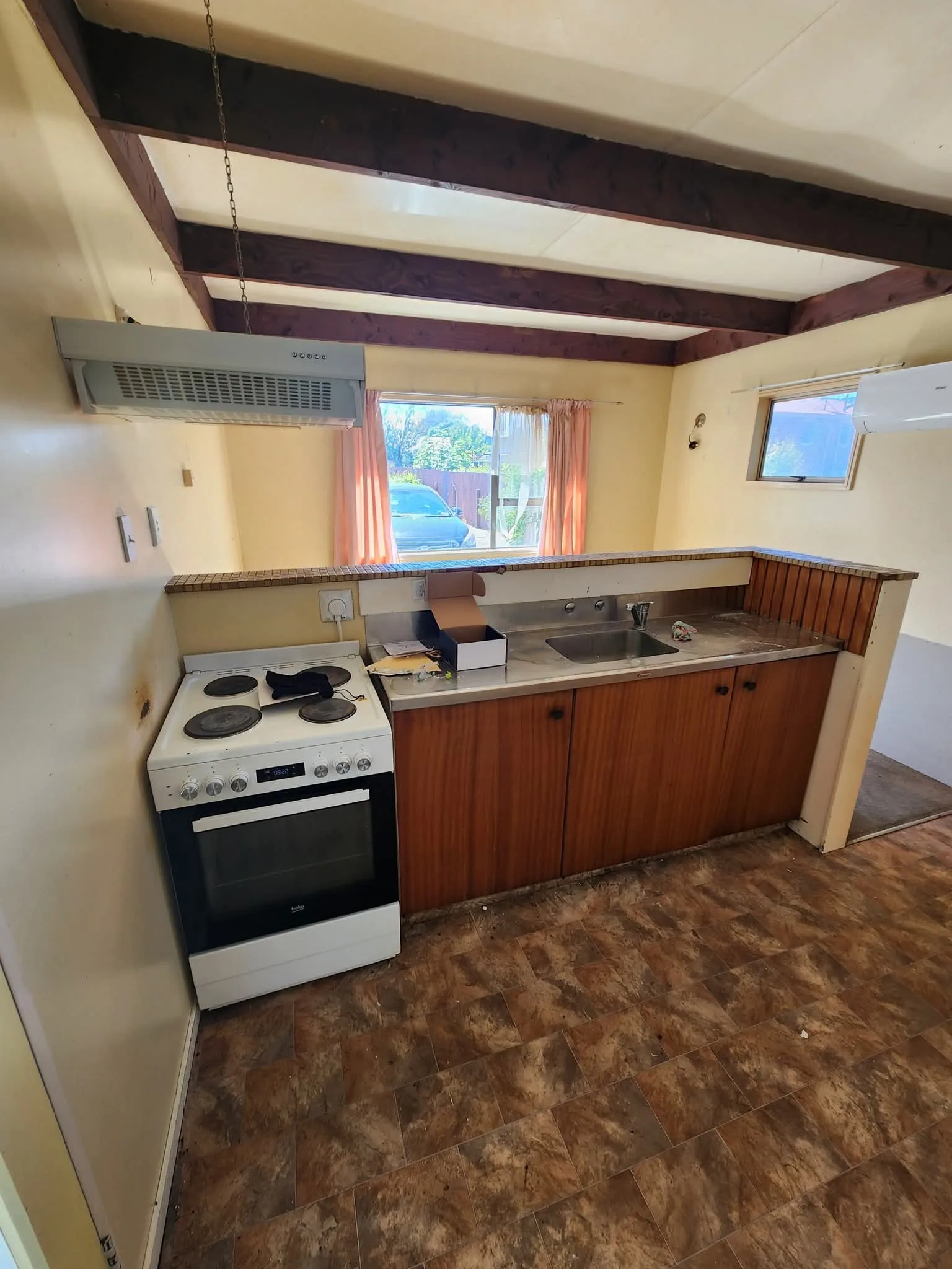Kitchen before renovation - Project 4